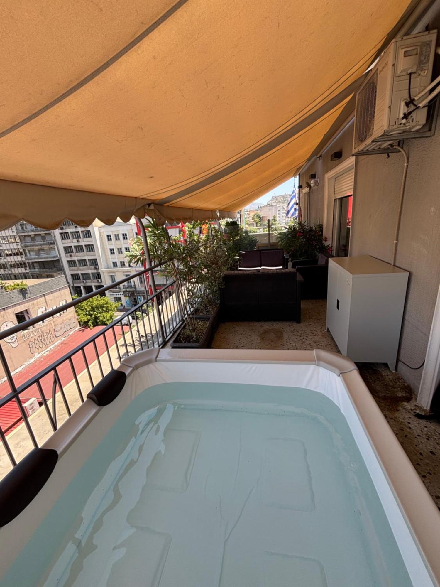 Jacuzzi Patio & Acropolis View 2-bd Retreat Apartamento Atenas