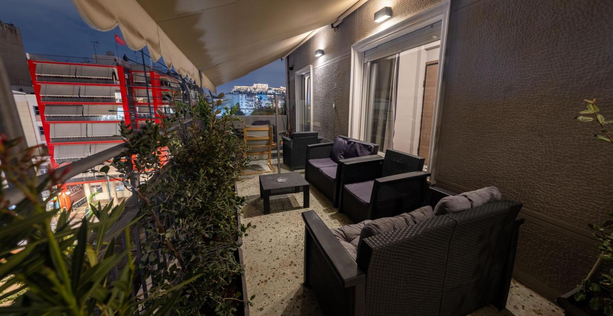 Patio & Acropolis View 2-bd Retreat Apartment *